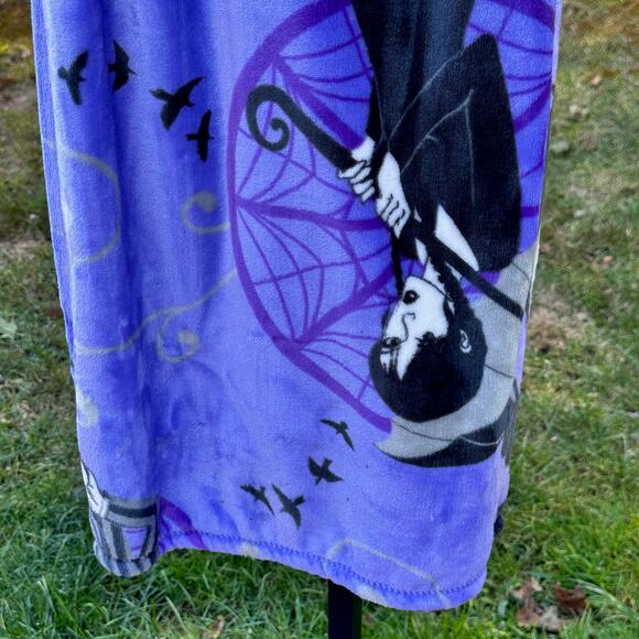 Netflix Wednesday Addams Throw Blanket 60 in. x 70 in. Purple Umbrella NWT - Picture 8 of 12